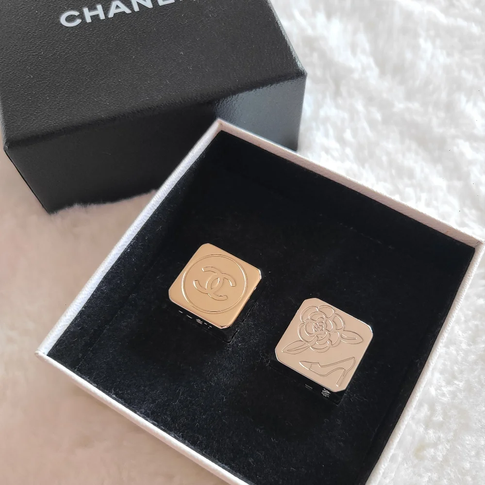 CHANEL Silver and Gold Cube Accessories - Picture 8 of 8